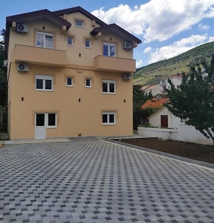 Apartmani Tom Trebinje Exterior foto